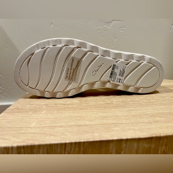 Clarks, Light Tan , Brand New, Size 8W Sandal. Ortholite footbed. - Picture 4 of 8